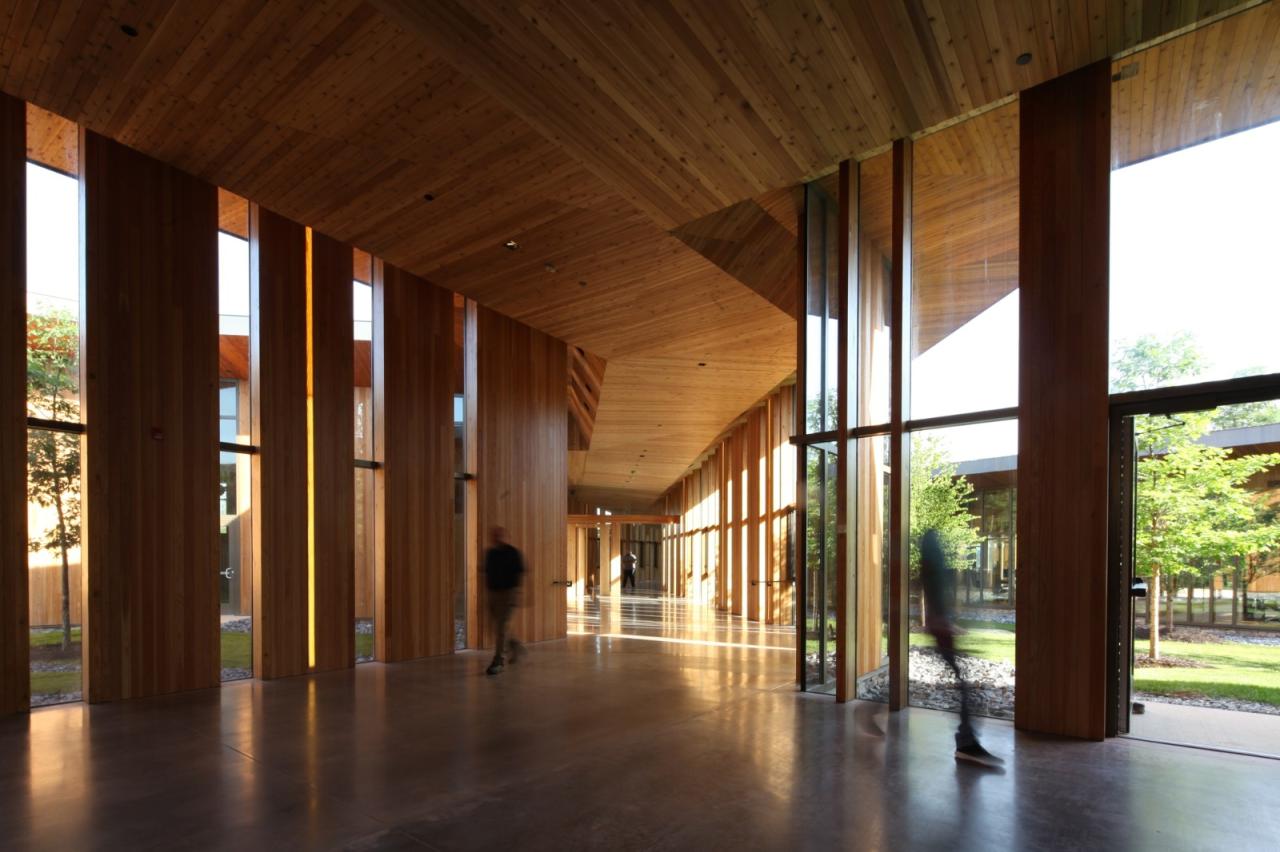 BIM建筑|树建筑：JST 哈里斯堡生产工程中心 / 芦泽龙一事务所 & Arcari + Iovino Architects