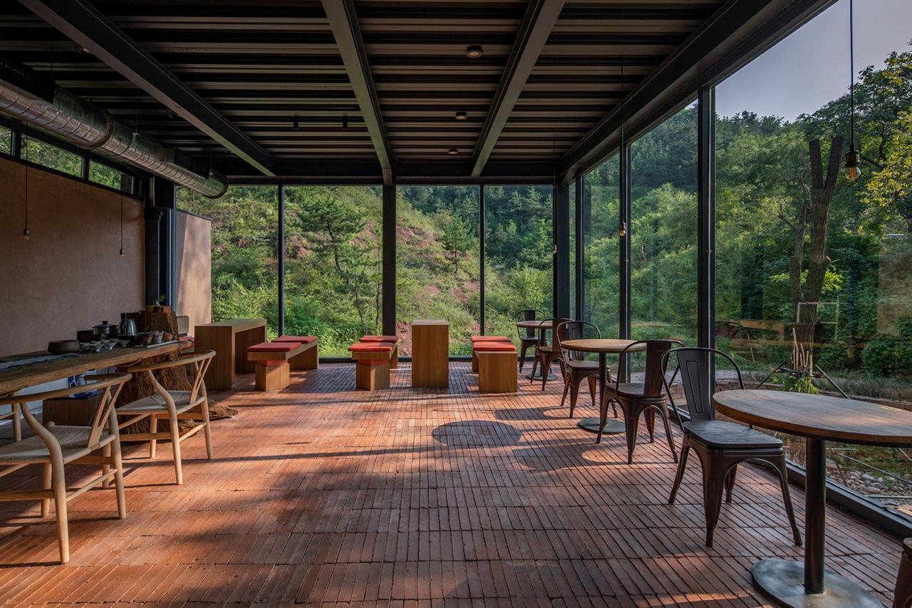 BIM建筑|与树和老土墙共生——军械库咖啡 / 三文建筑