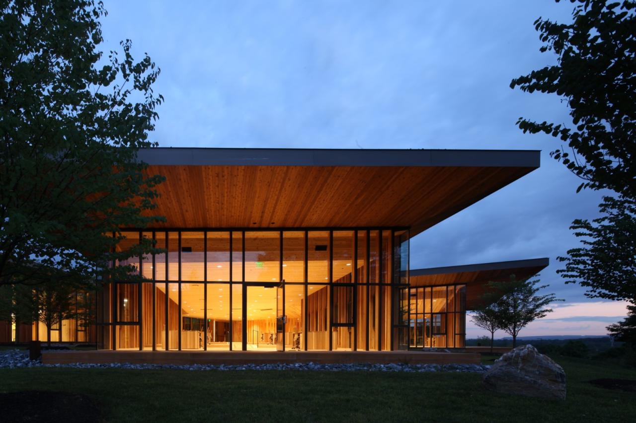 BIM建筑|树建筑：JST 哈里斯堡生产工程中心 / 芦泽龙一事务所 & Arcari + Iovino Architects