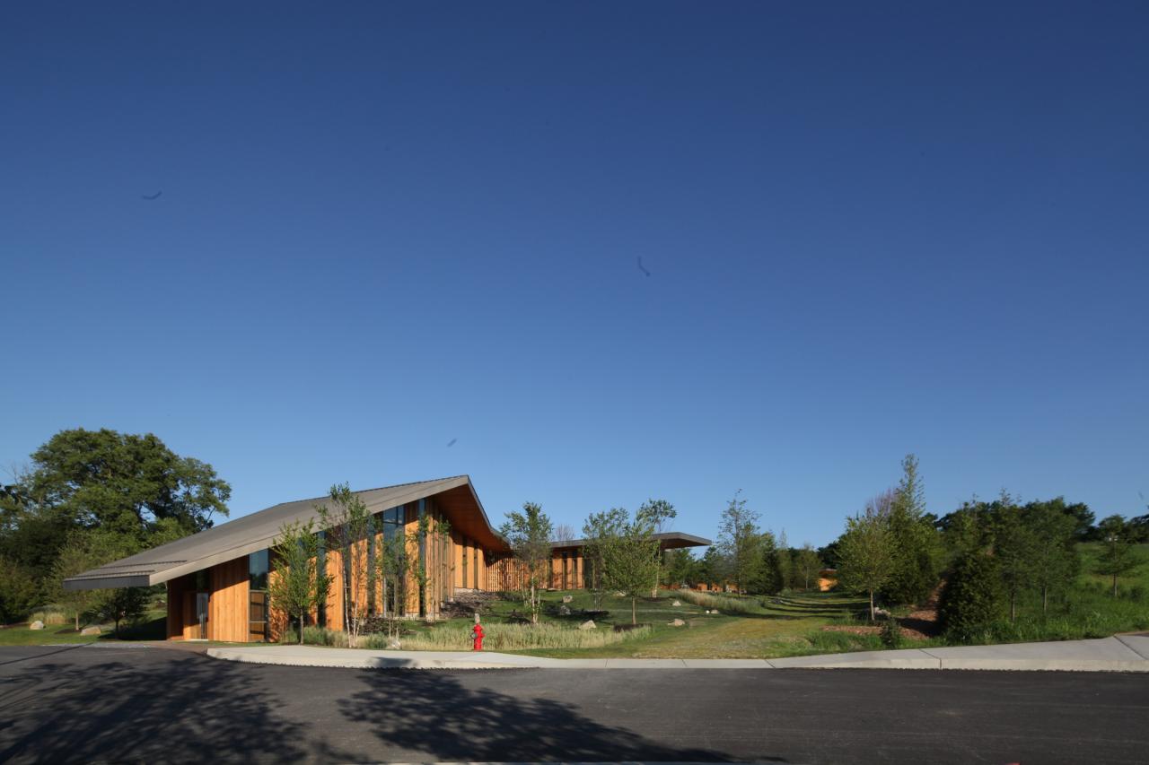 BIM建筑|树建筑：JST 哈里斯堡生产工程中心 / 芦泽龙一事务所 & Arcari + Iovino Architects