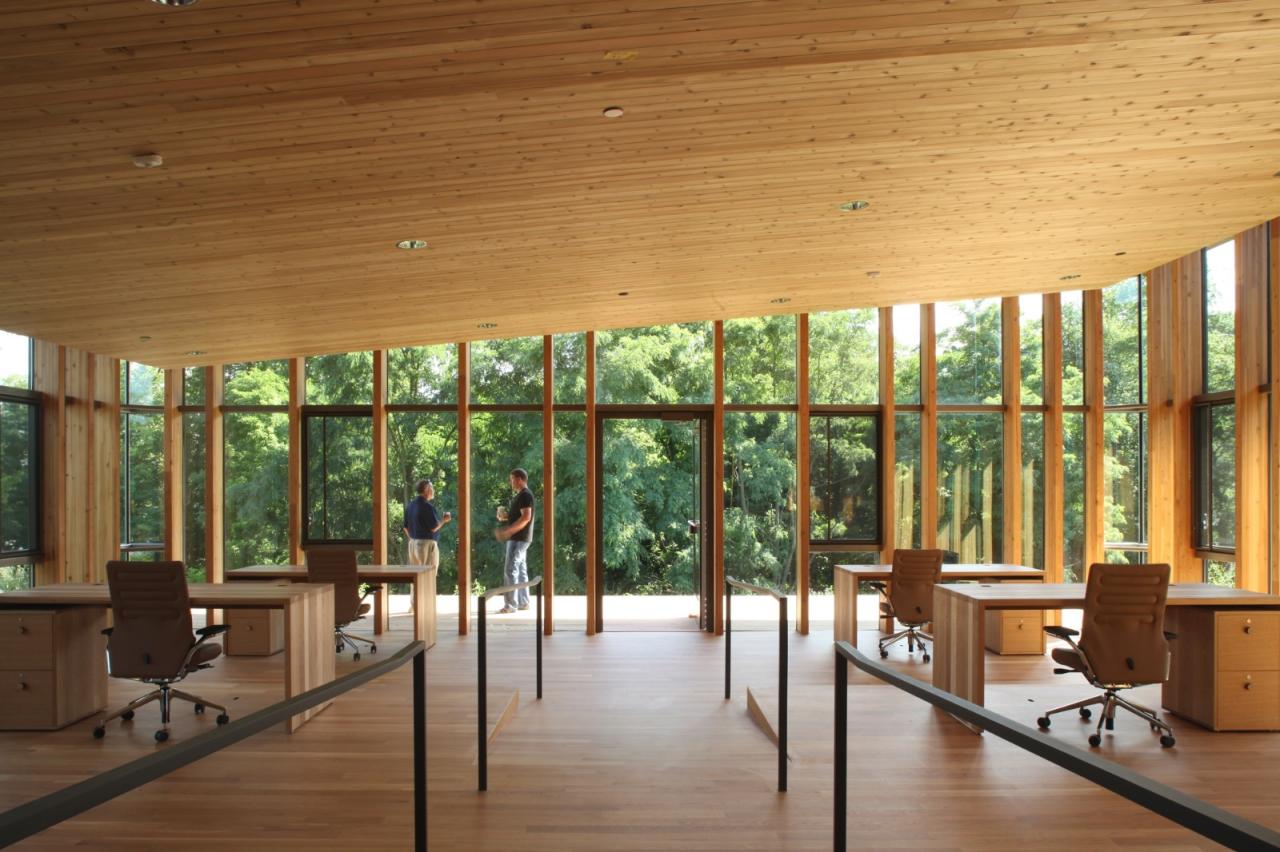 BIM建筑|树建筑：JST 哈里斯堡生产工程中心 / 芦泽龙一事务所 & Arcari + Iovino Architects