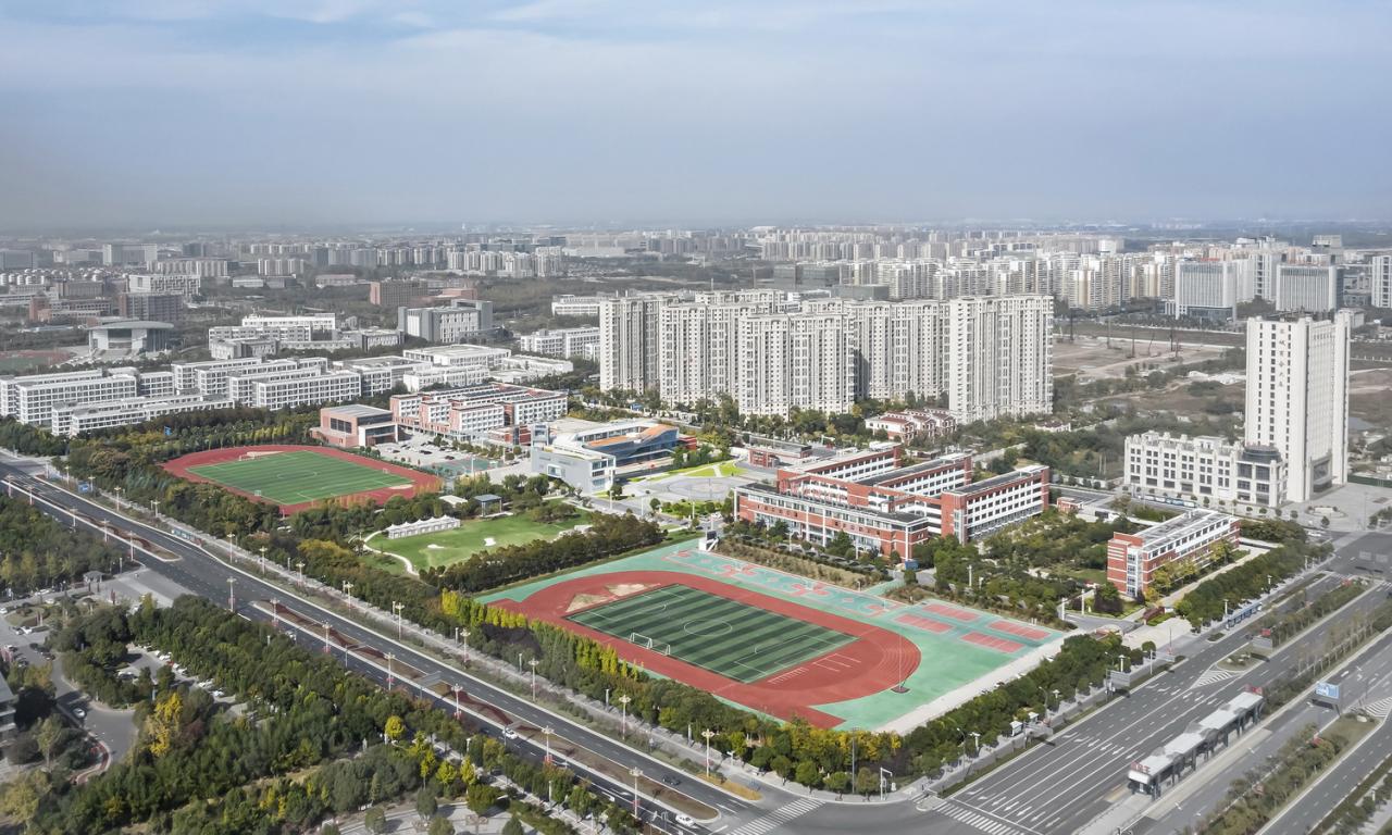 BIM建筑|桥上教学楼 - 盐城外国语学校创新中心 / 普泛建筑