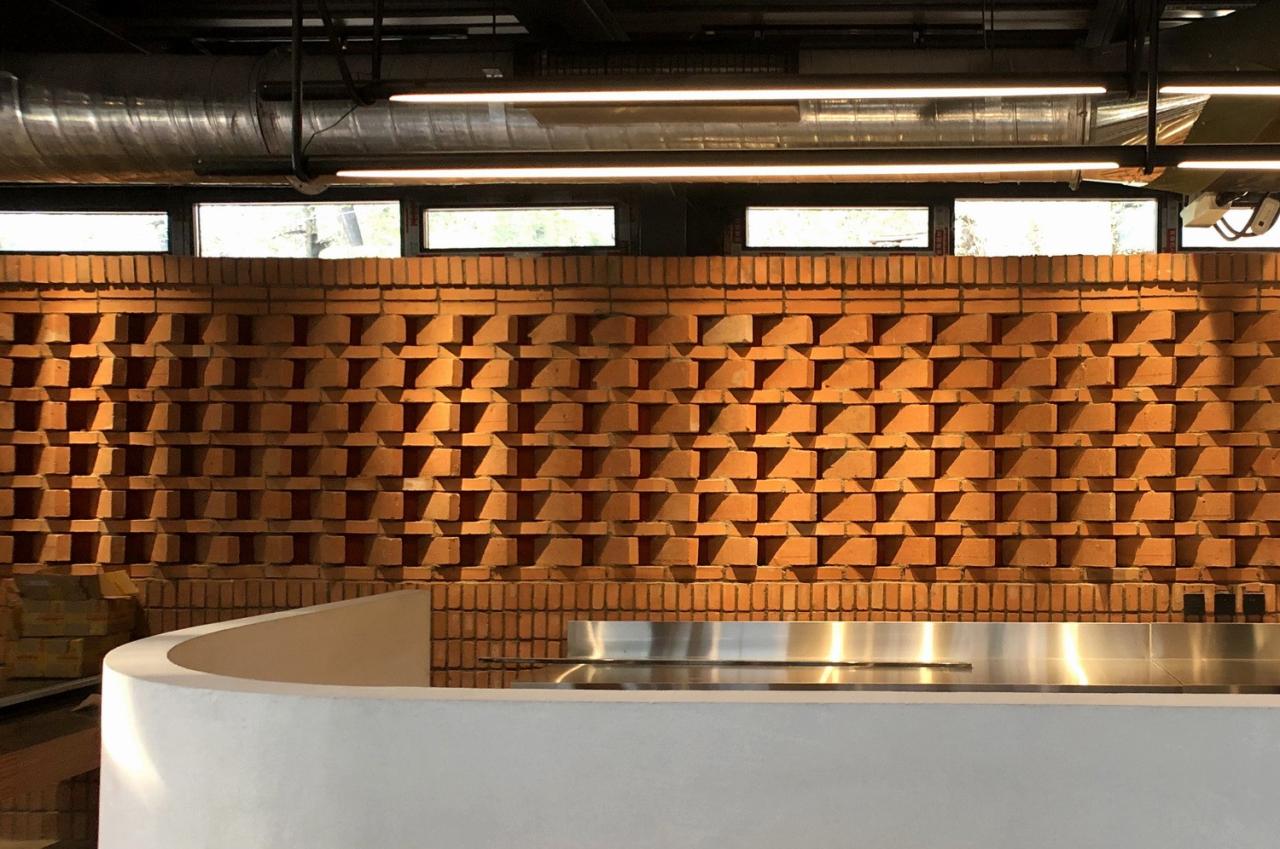 BIM建筑|与树和老土墙共生——军械库咖啡 / 三文建筑