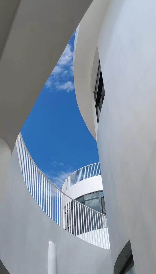 BIM建筑|虽偏远 理想必致！在西昌卫星发射基地大凉山建一座“探索者幼儿园” / 迪卡建筑设计中心