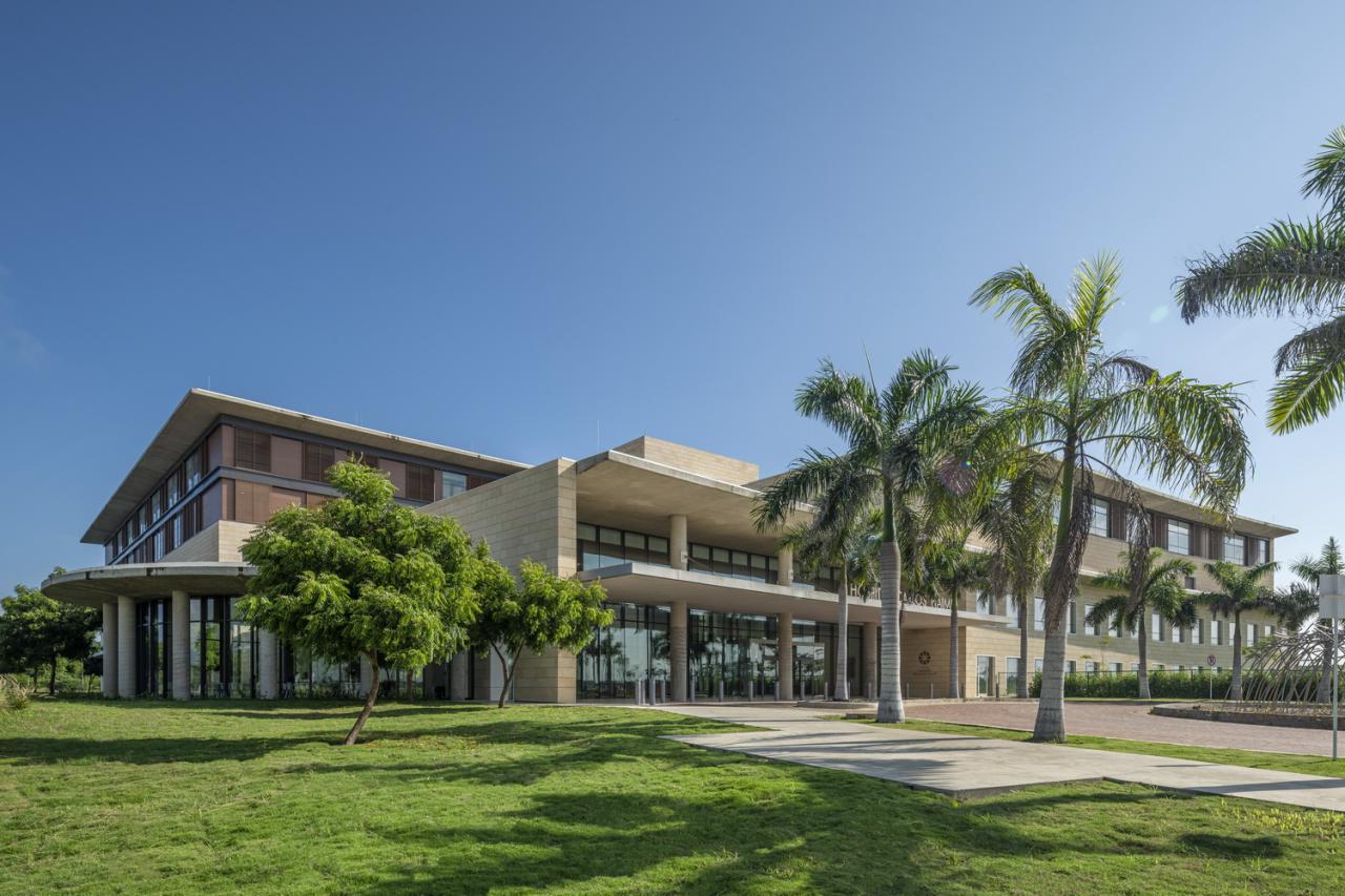 BIM建筑|花园式康复医院 / 萨夫迪建筑事务所