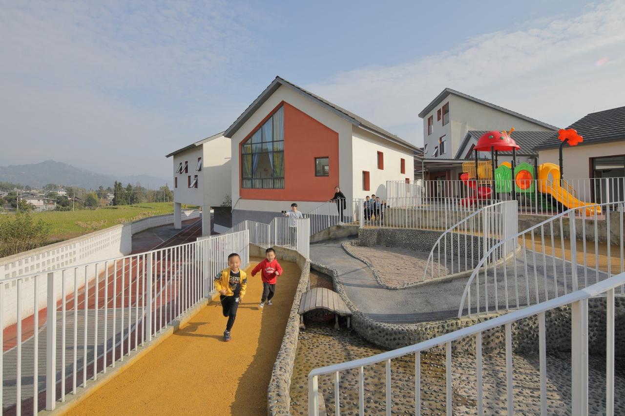 BIM建筑|大坪乡幼儿园 / 东意建筑