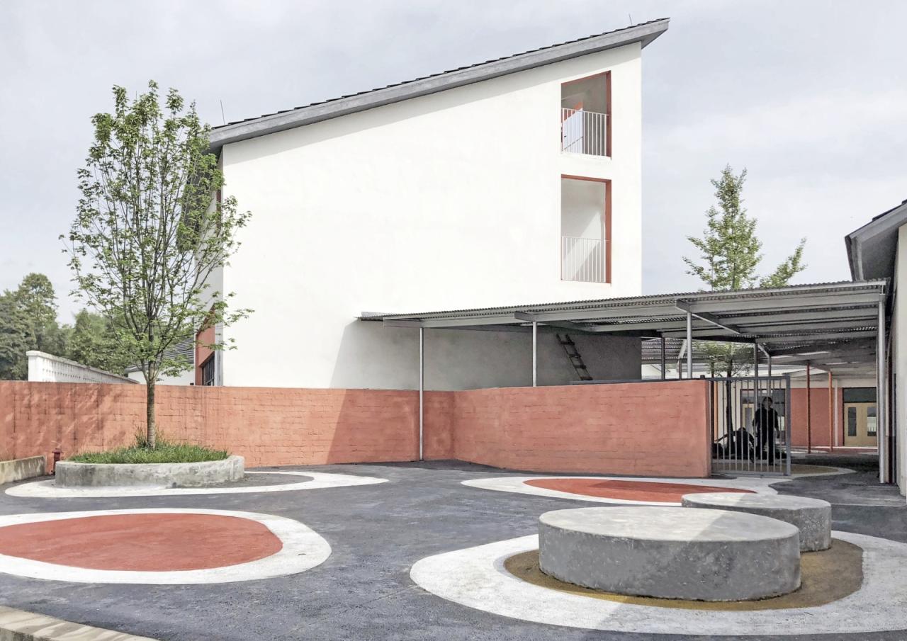 BIM建筑|大坪乡幼儿园 / 东意建筑