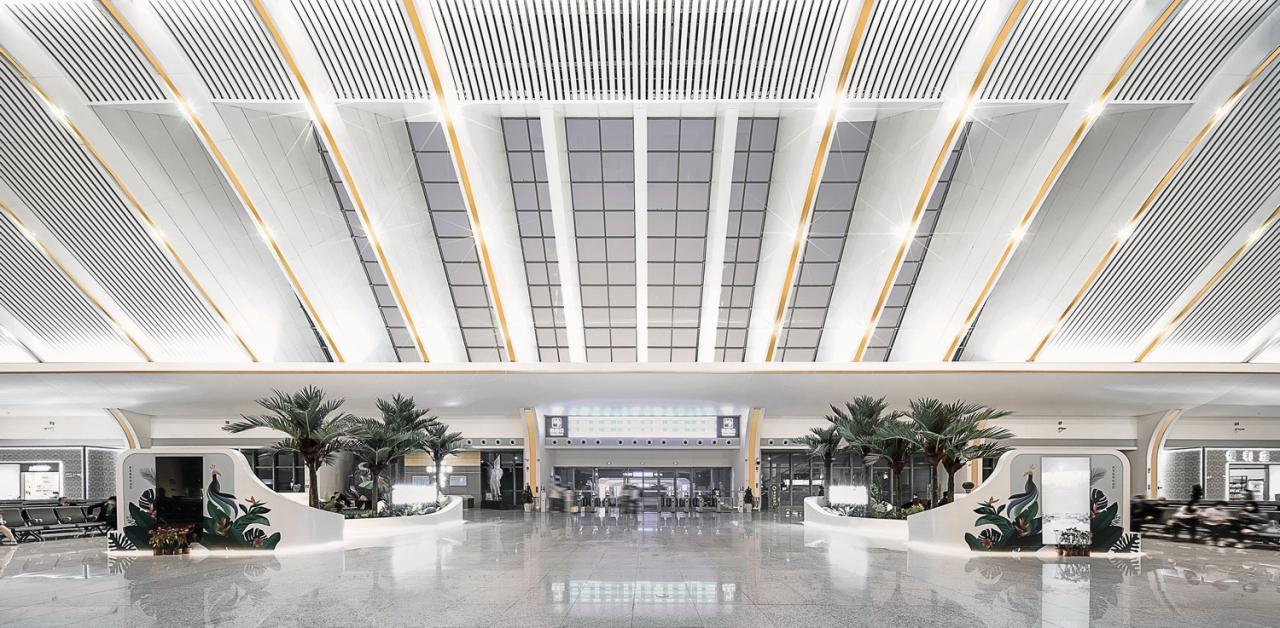 BIM建筑|雀舞彩云：中老铁路-西双版纳站室内设计 / CCDI悉地国际