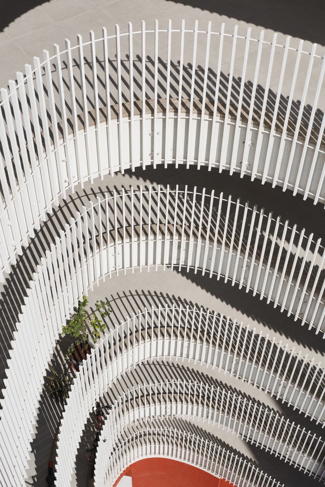 BIM建筑|飘带一般的中央公寓楼 / HQ Architects