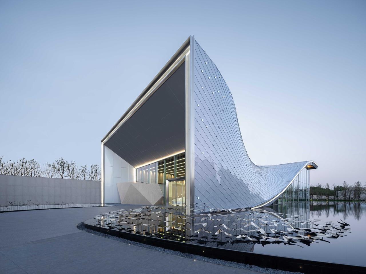 BIM建筑|武汉城建 · 花山印象：旋扭的动感 / 成执设计