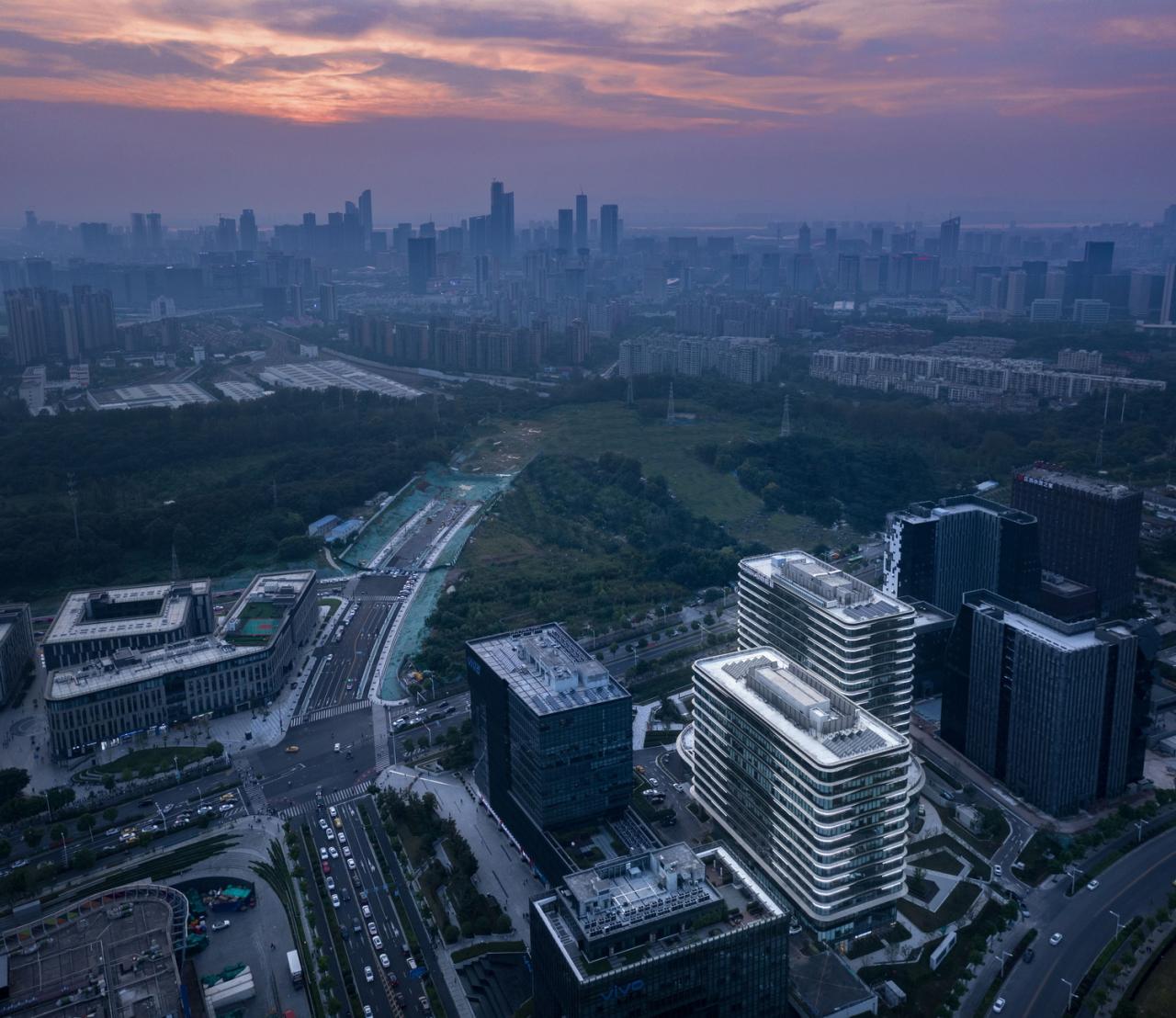 BIM建筑|流动立面平衡方正体量：南京金地威新 ▪ 雨花创新中心 / 成执设计