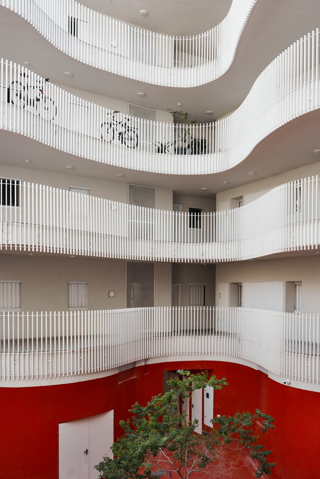 BIM建筑|飘带一般的中央公寓楼 / HQ Architects