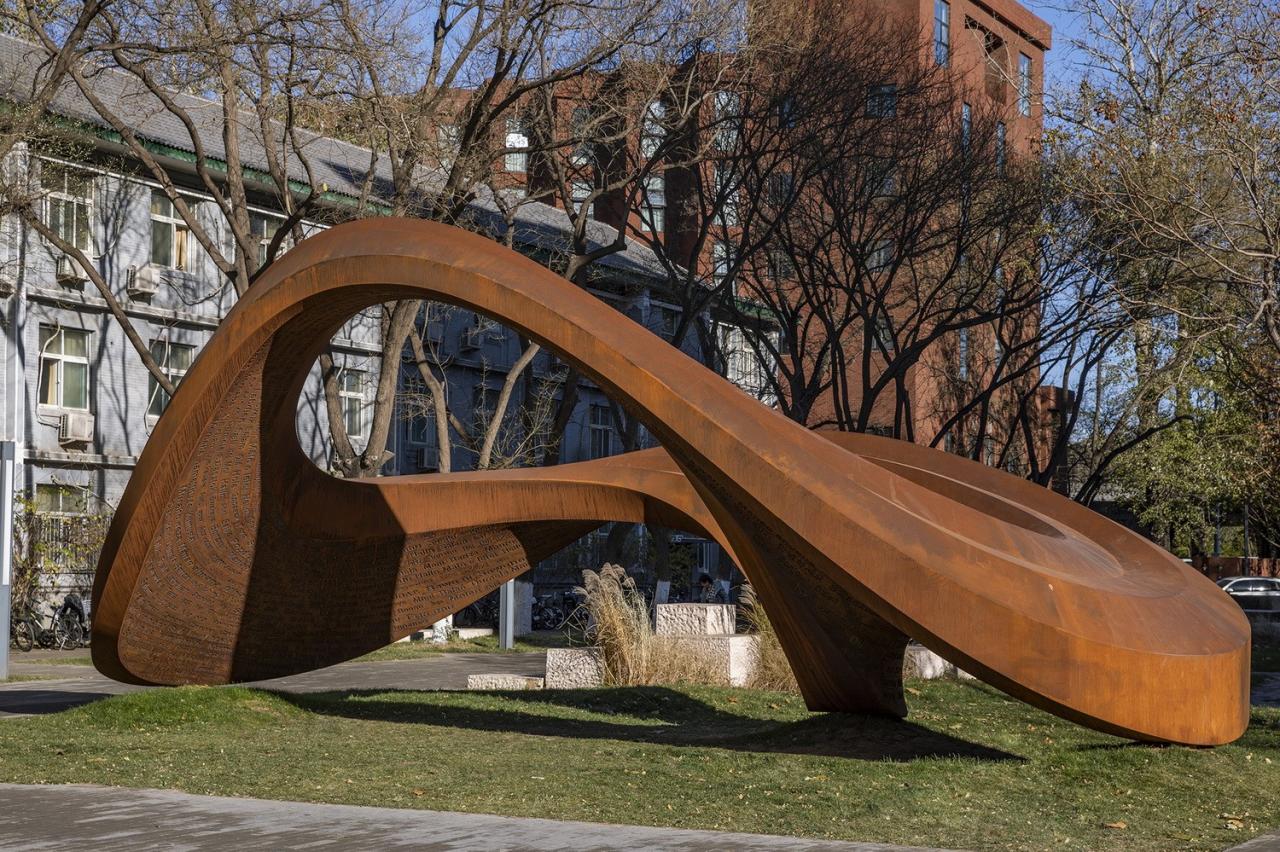 BIM建筑|《永无止境》——纪念北京外国语大学建校八十周年公共艺术作品 / 胡泉纯新作