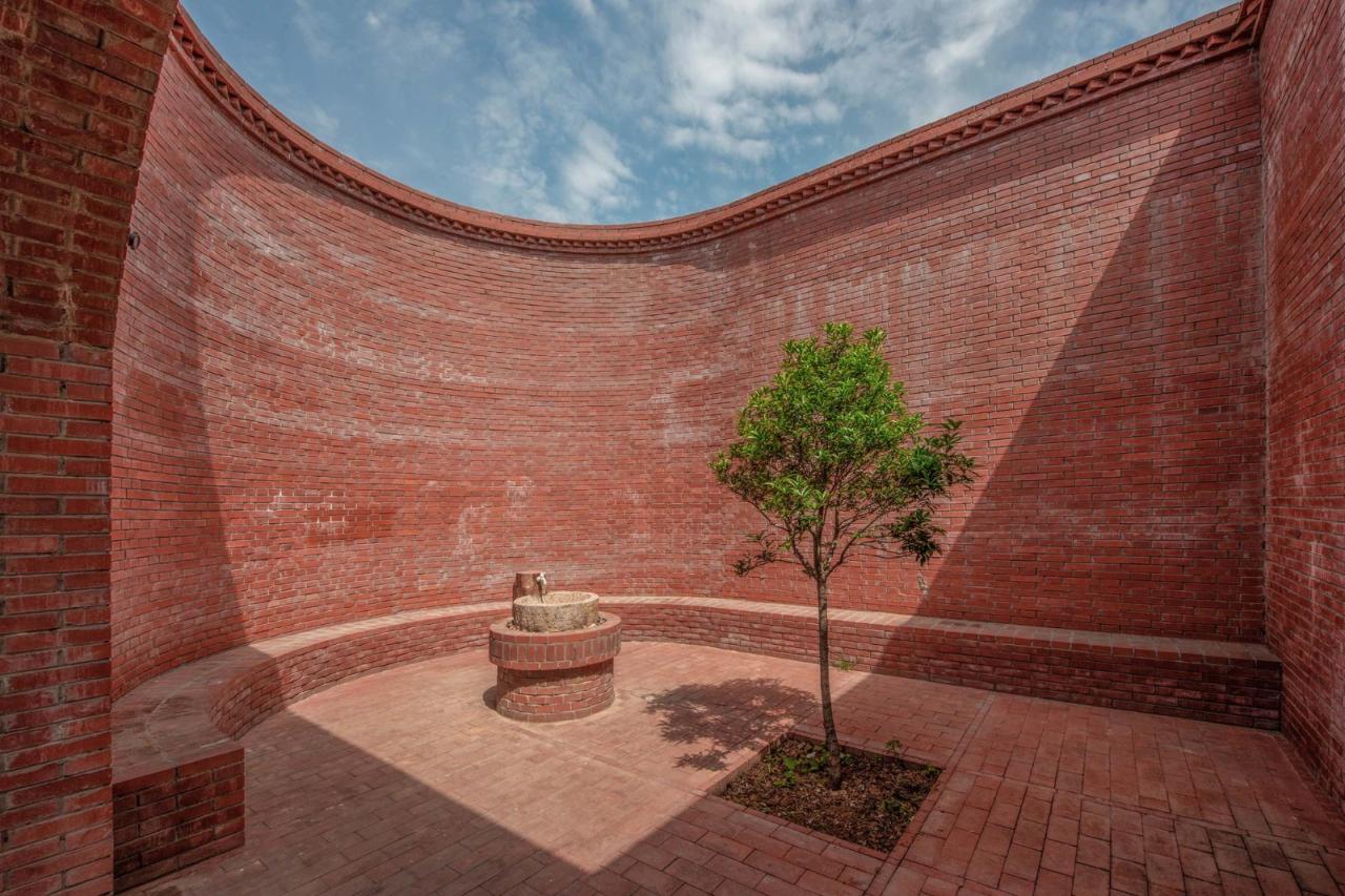 BIM建筑| 李子沟村红砖自然礼堂 / KEYWORKS + 礽建筑