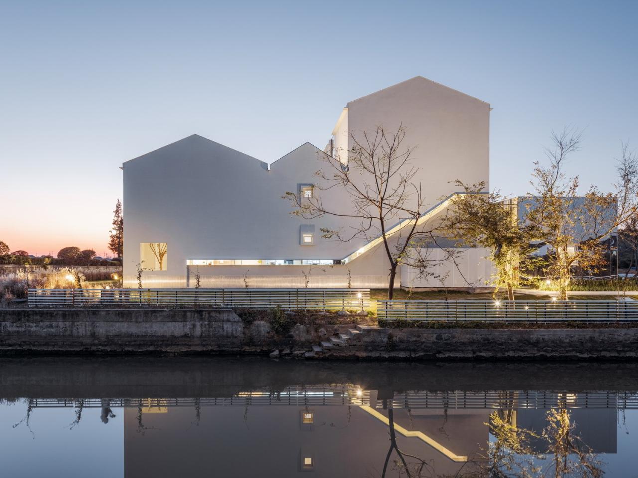 BIM建筑|剖面就是立面：白色的苏州伴宅 / Wutopia Lab