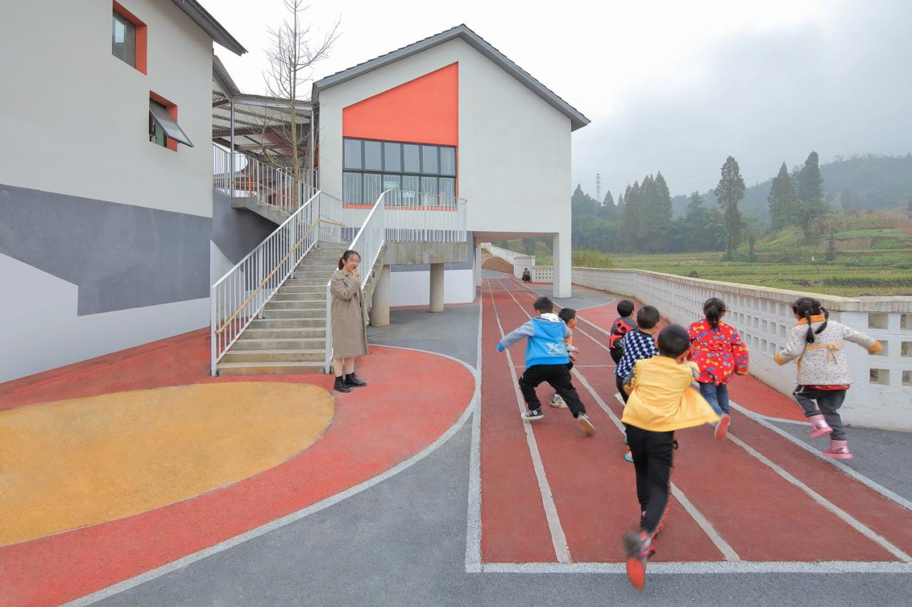 BIM建筑|大坪乡幼儿园 / 东意建筑