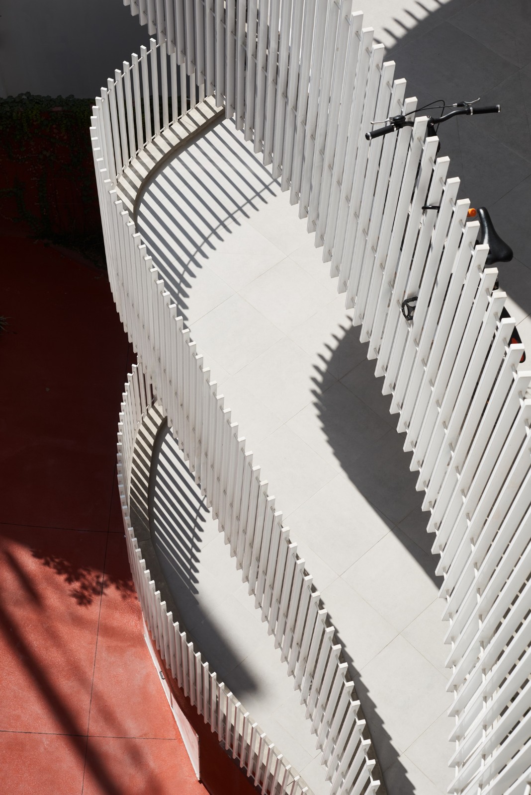 BIM建筑|飘带一般的中央公寓楼 / HQ Architects