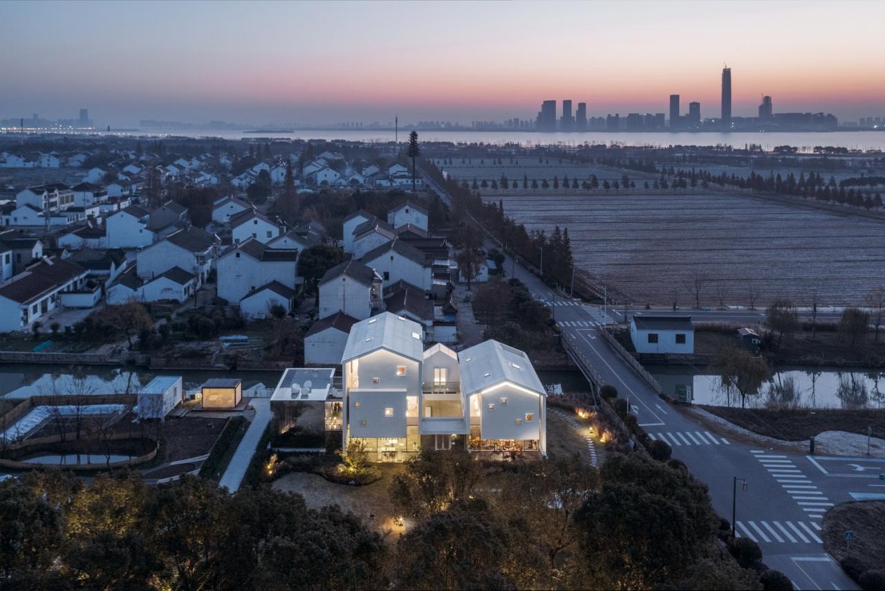 BIM建筑|剖面就是立面：白色的苏州伴宅 / Wutopia Lab