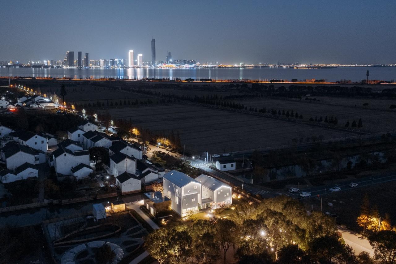 BIM建筑|剖面就是立面：白色的苏州伴宅 / Wutopia Lab