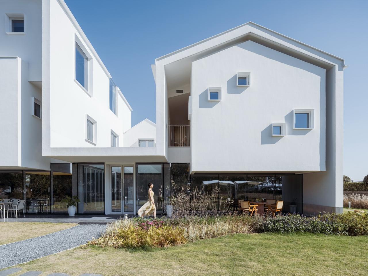 BIM建筑|剖面就是立面：白色的苏州伴宅 / Wutopia Lab