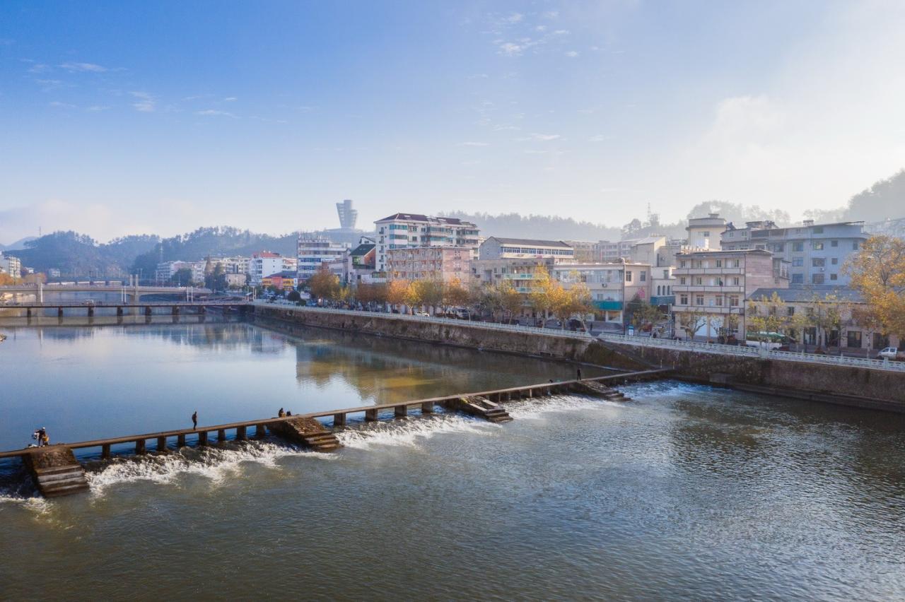 BIM建筑|新烟火主义：缙云老城溪滨南路有机更新 / I Studio言吾建筑