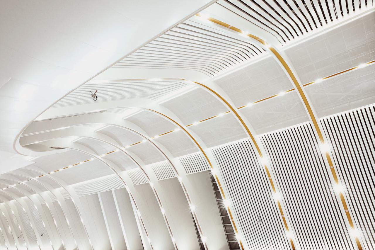 BIM建筑|雀舞彩云：中老铁路-西双版纳站室内设计 / CCDI悉地国际