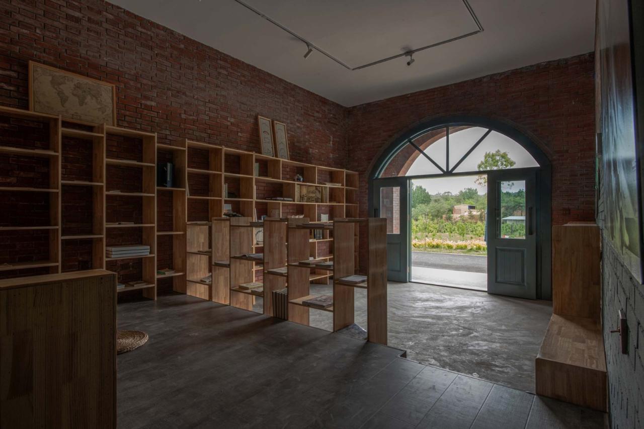 BIM建筑| 李子沟村红砖自然礼堂 / KEYWORKS + 礽建筑