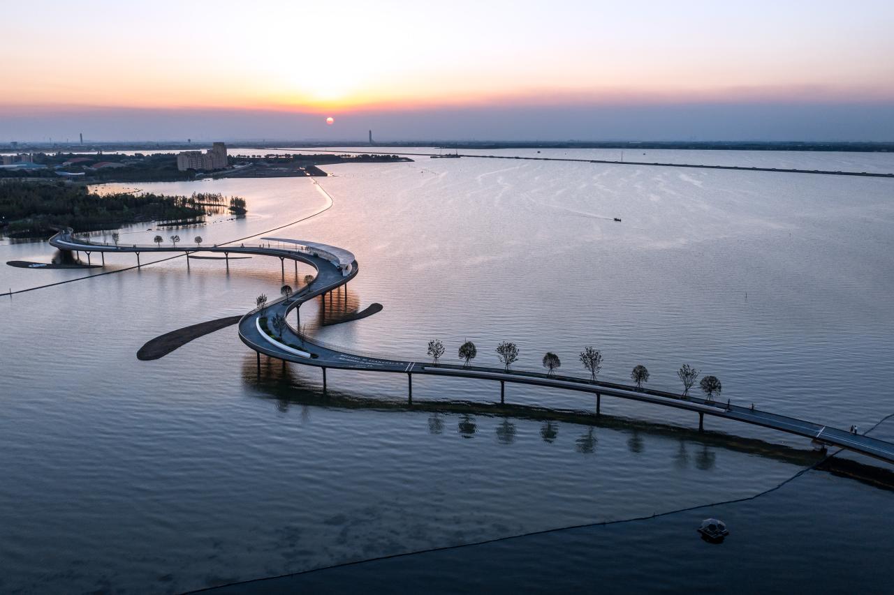 BIM建筑|环元荡贯通桥：一种混合的基建设施 / BAU建筑与城市设计事务所