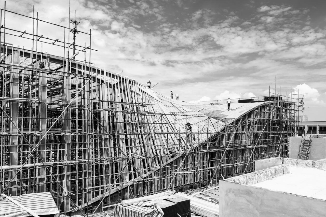 BIM建筑|武汉城建 · 花山印象：旋扭的动感 / 成执设计