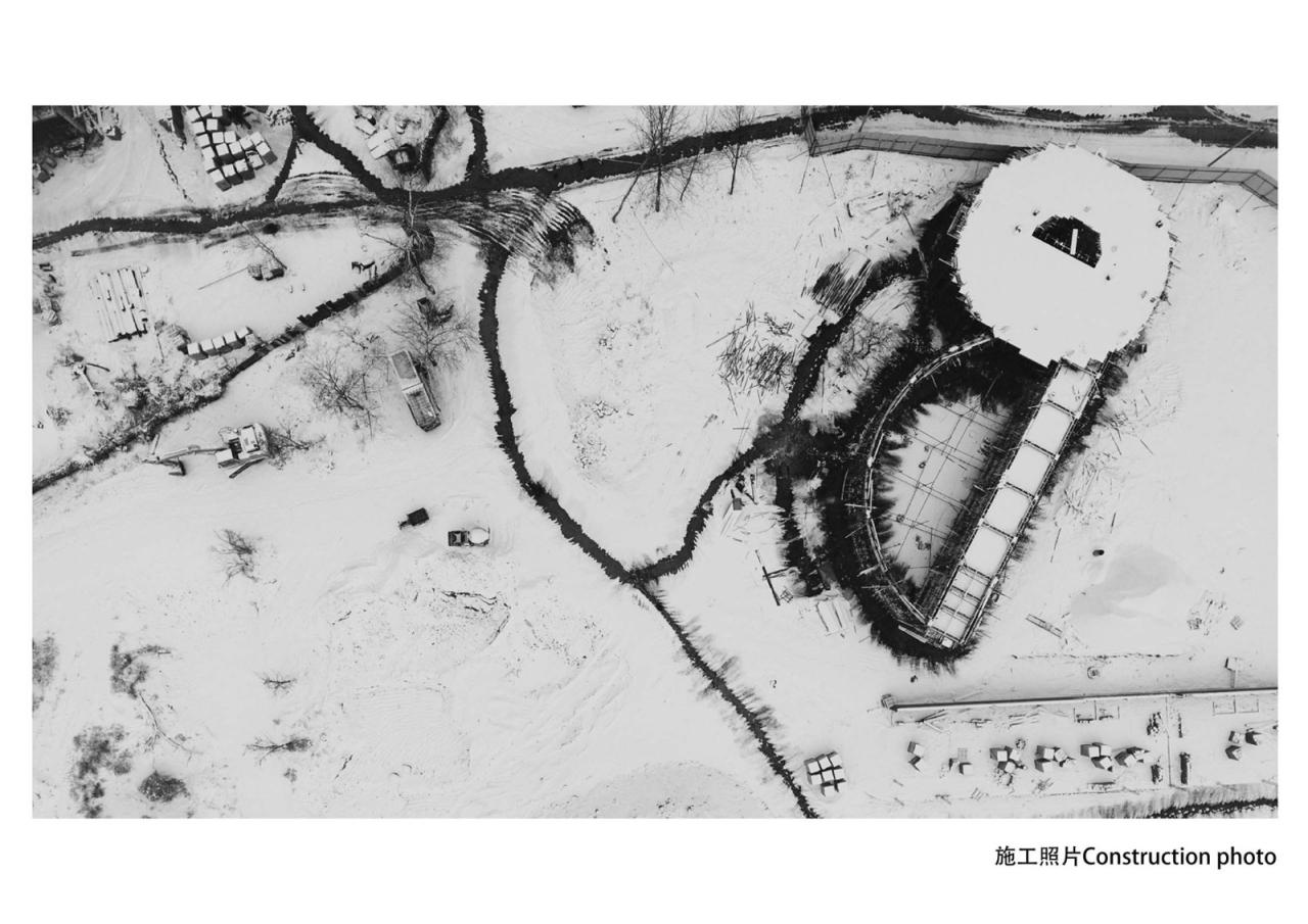 BIM建筑| 李子沟村红砖自然礼堂 / KEYWORKS + 礽建筑