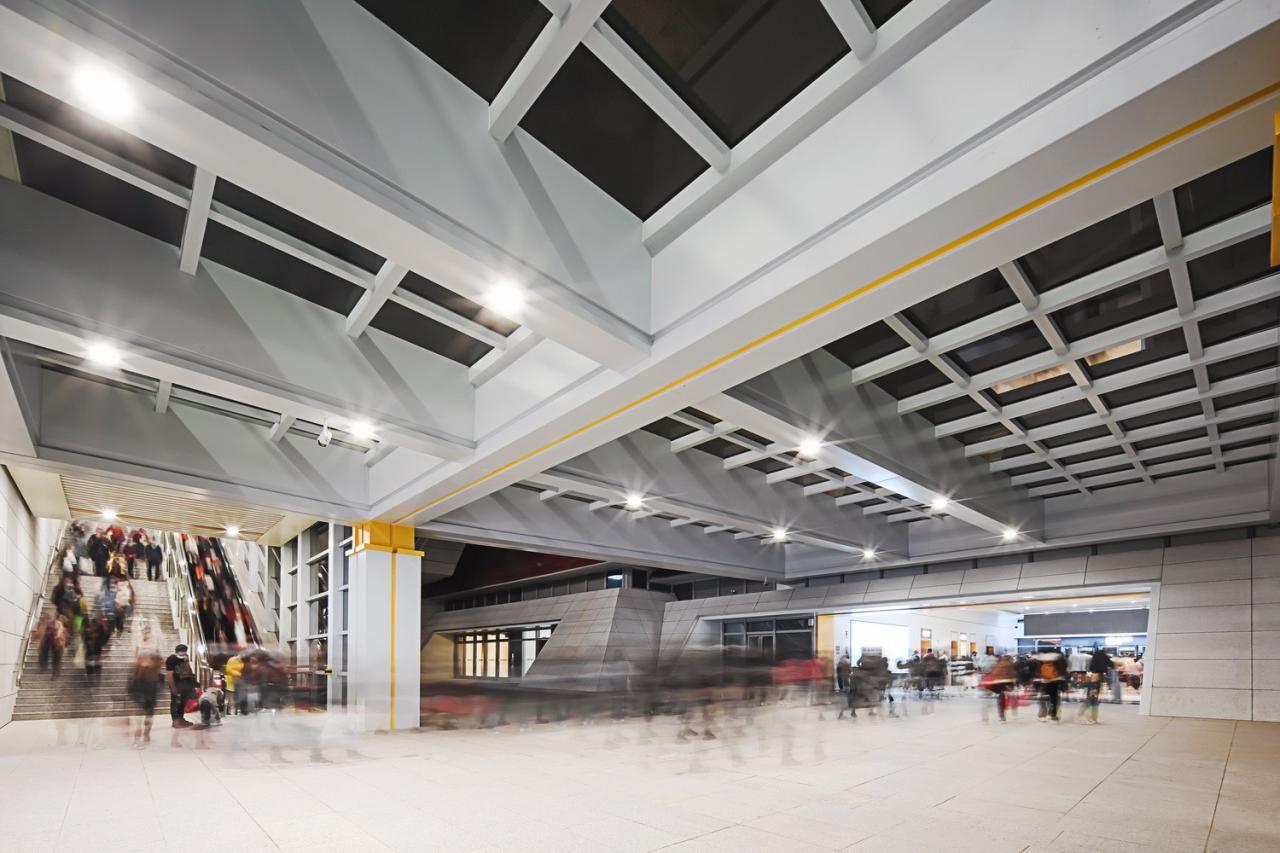 BIM建筑|雀舞彩云：中老铁路-西双版纳站室内设计 / CCDI悉地国际