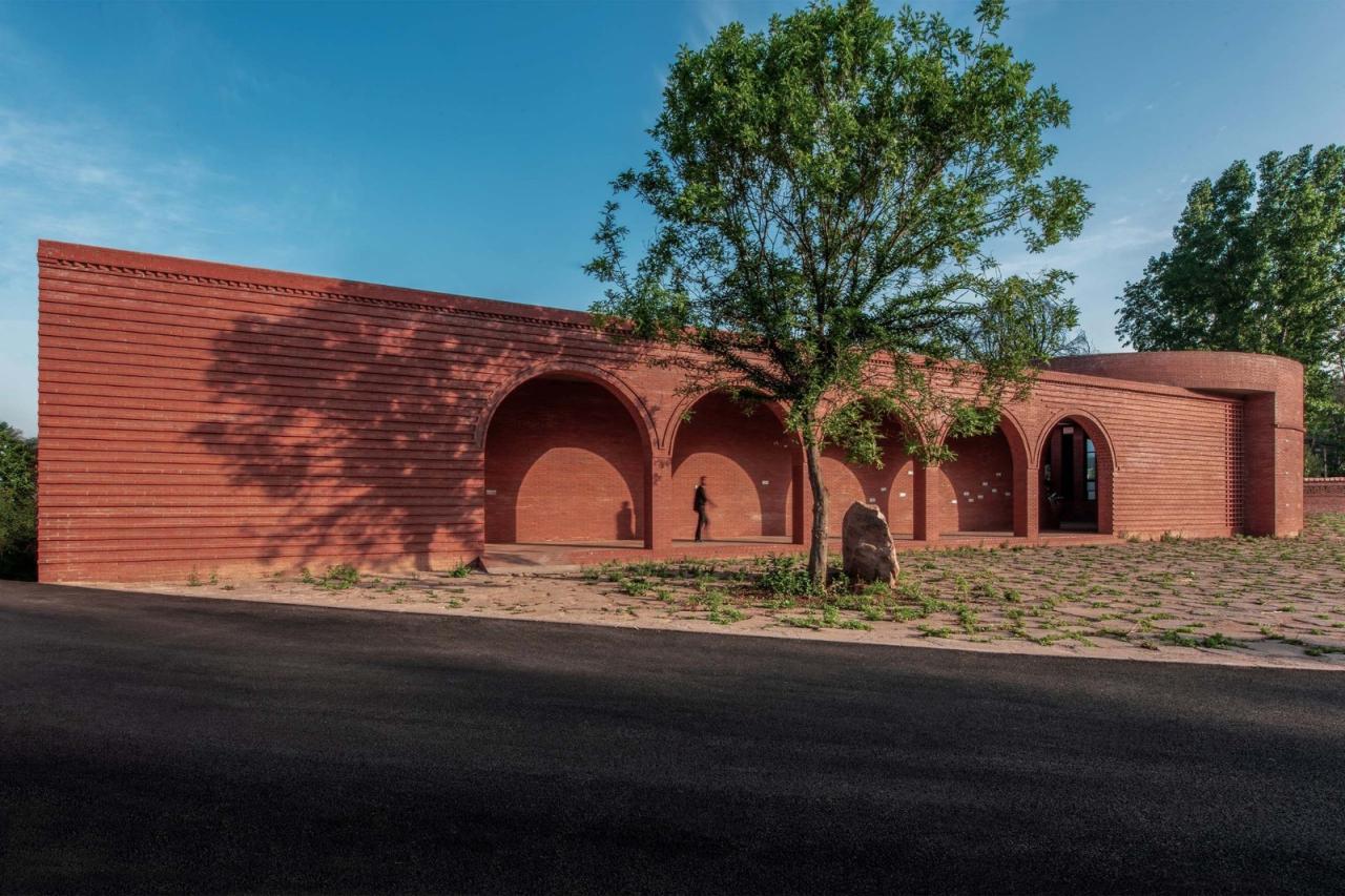 BIM建筑| 李子沟村红砖自然礼堂 / KEYWORKS + 礽建筑