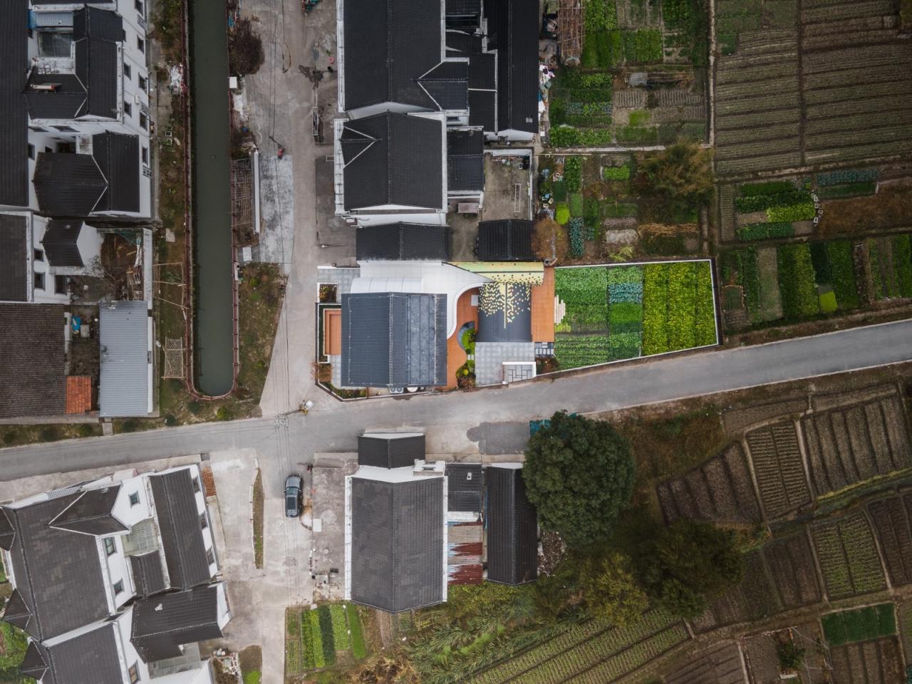 BIM建筑|待泾村花海民宿改造 / 凡度设计事务所