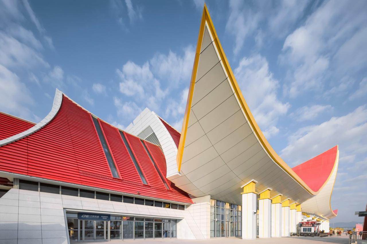 BIM建筑|雀舞彩云：中老铁路-西双版纳站室内设计 / CCDI悉地国际