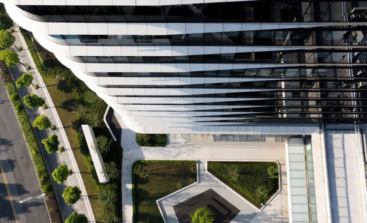 BIM建筑|流动立面平衡方正体量：南京金地威新 ▪ 雨花创新中心 / 成执设计