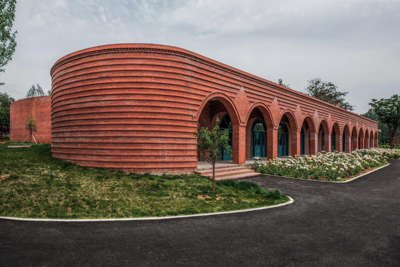 BIM建筑| 李子沟村红砖自然礼堂 / KEYWORKS + 礽建筑