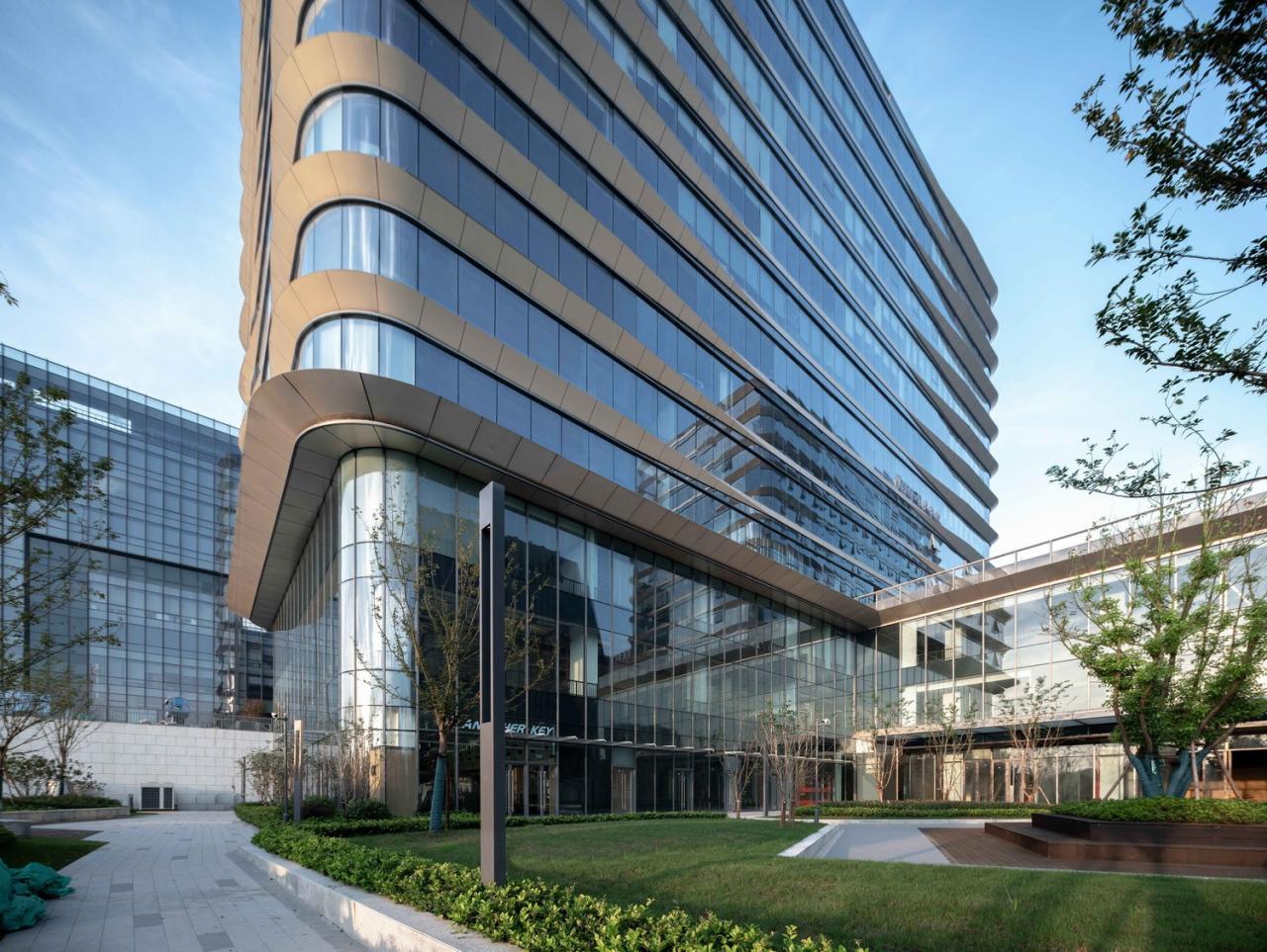 BIM建筑|流动立面平衡方正体量：南京金地威新 ▪ 雨花创新中心 / 成执设计