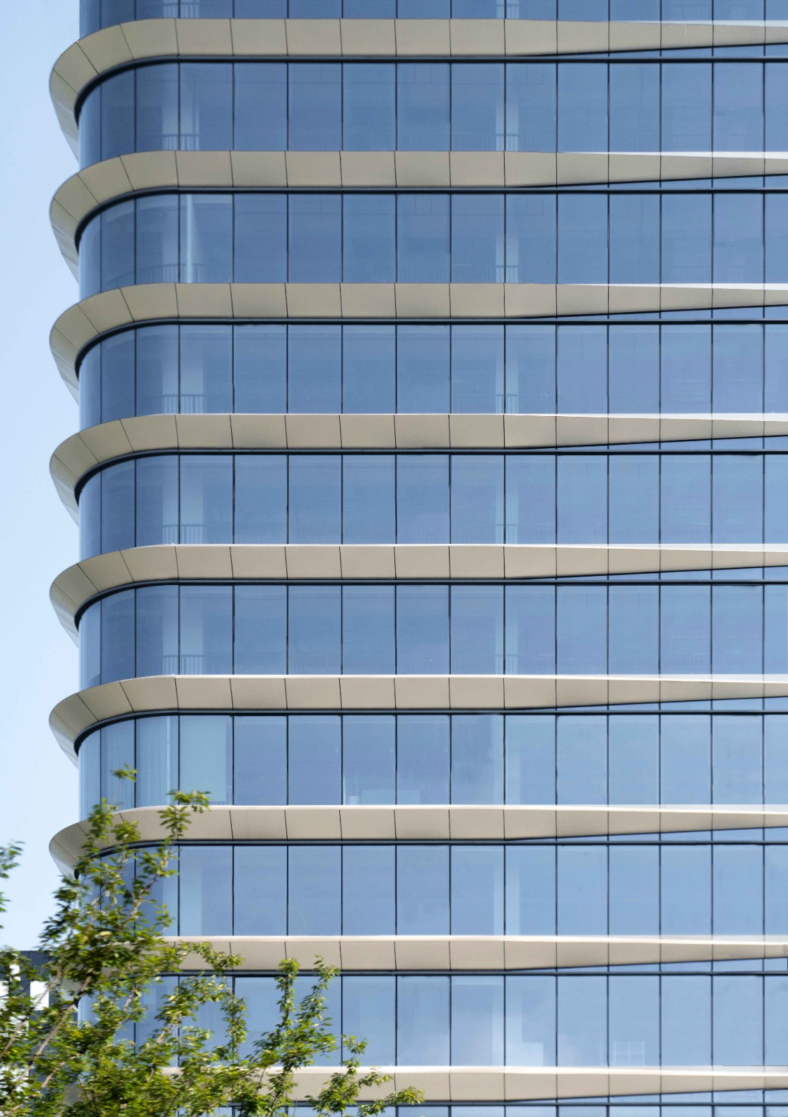 BIM建筑|流动立面平衡方正体量：南京金地威新 ▪ 雨花创新中心 / 成执设计