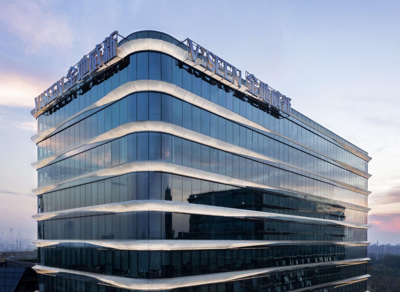 BIM建筑|流动立面平衡方正体量：南京金地威新 ▪ 雨花创新中心 / 成执设计