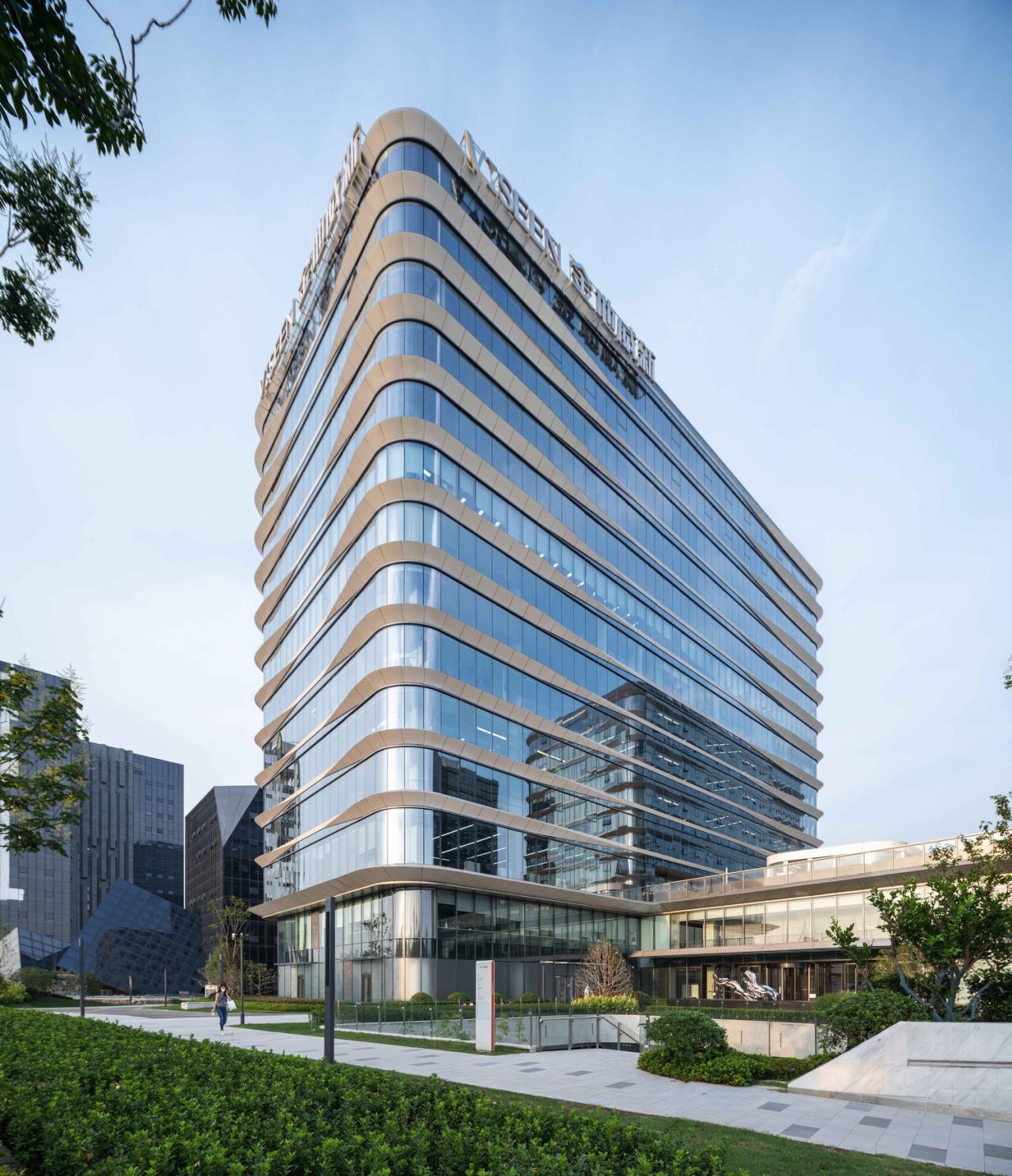 BIM建筑|流动立面平衡方正体量：南京金地威新 ▪ 雨花创新中心 / 成执设计