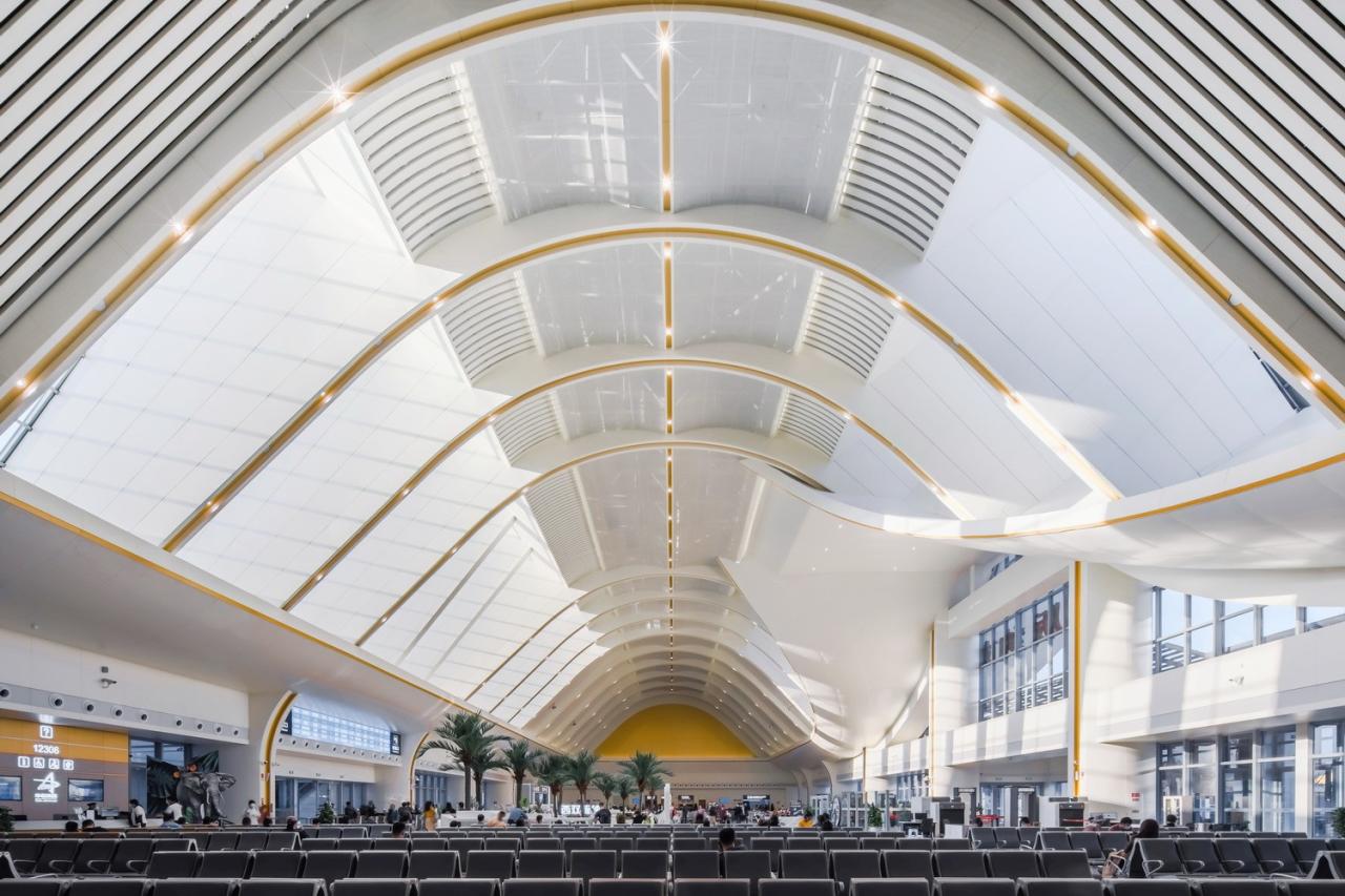 BIM建筑|雀舞彩云：中老铁路-西双版纳站室内设计 / CCDI悉地国际