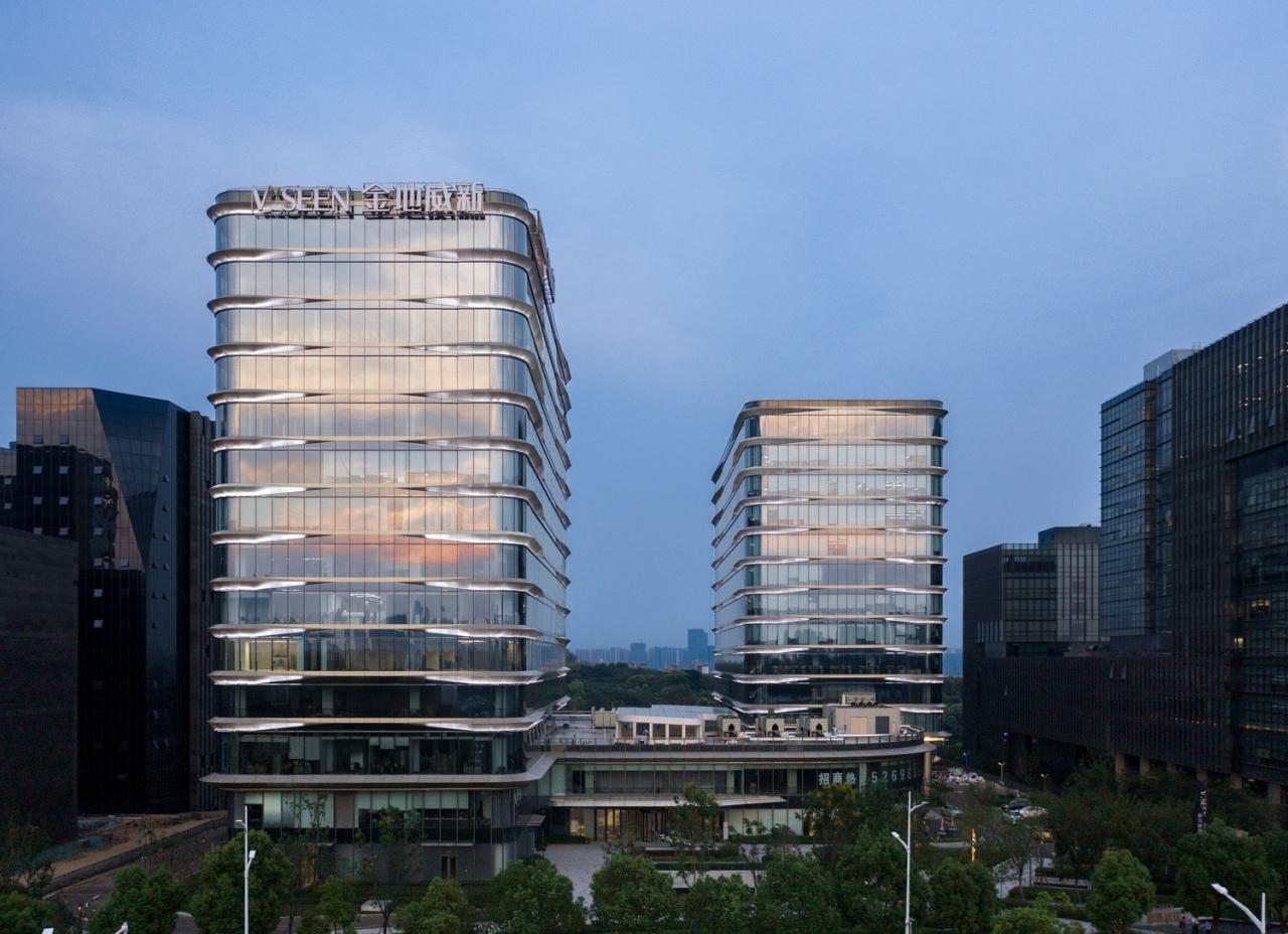 BIM建筑|流动立面平衡方正体量：南京金地威新 ▪ 雨花创新中心 / 成执设计