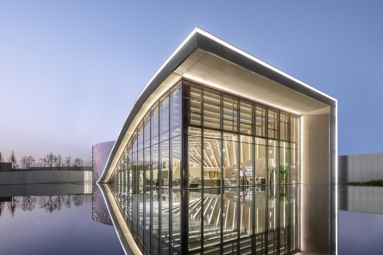 BIM建筑|武汉城建 · 花山印象：旋扭的动感 / 成执设计