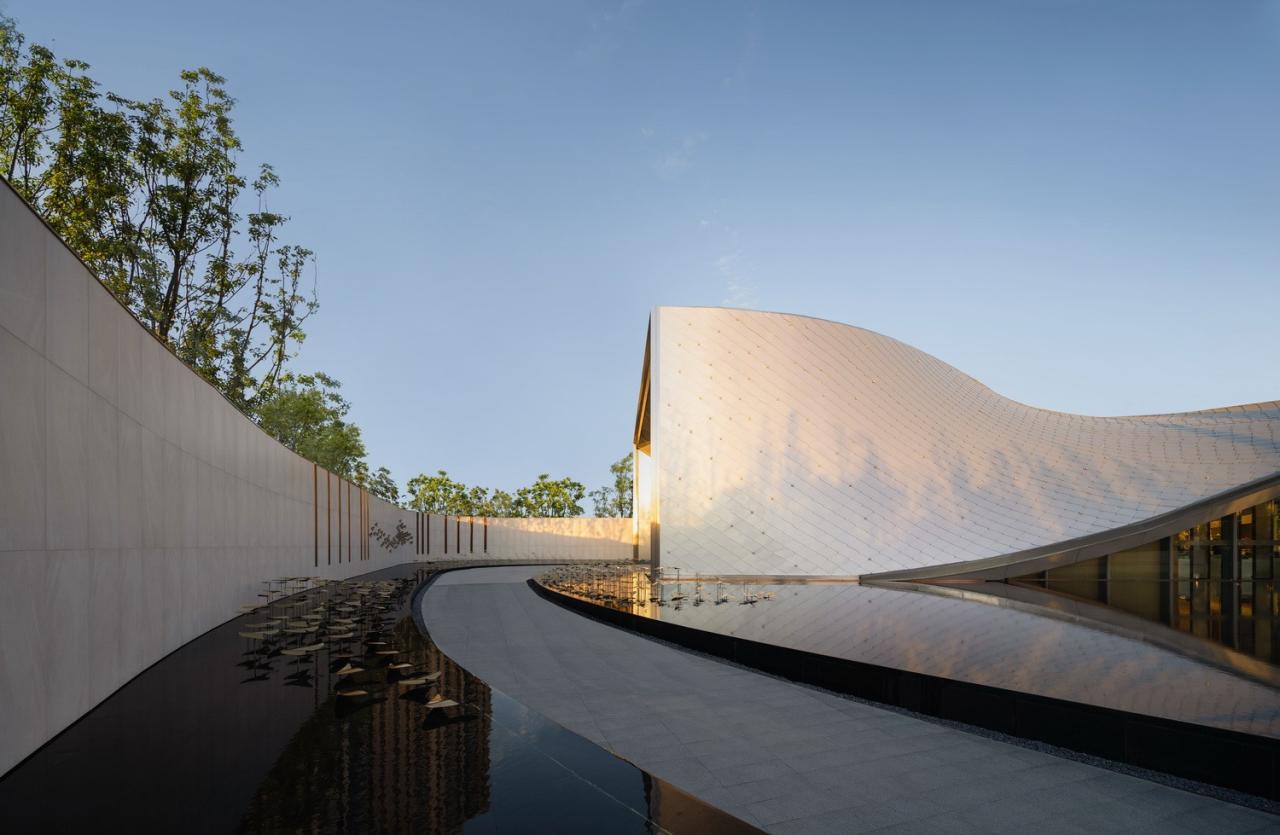 BIM建筑|武汉城建 · 花山印象：旋扭的动感 / 成执设计