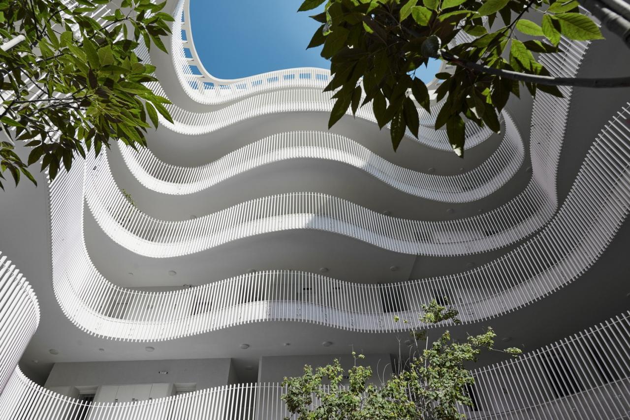 BIM建筑|飘带一般的中央公寓楼 / HQ Architects