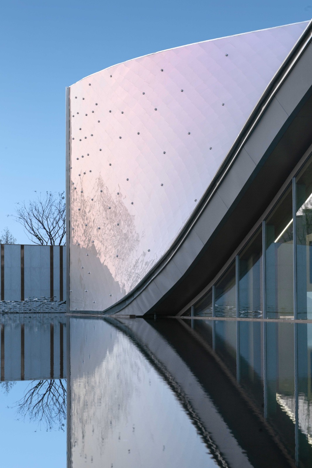 BIM建筑|武汉城建 · 花山印象：旋扭的动感 / 成执设计