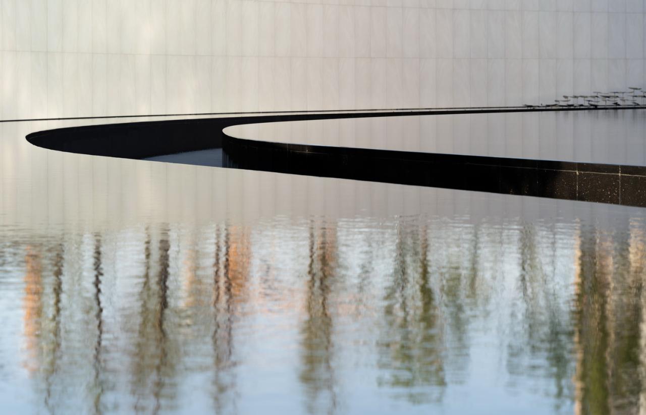 BIM建筑|武汉城建 · 花山印象：旋扭的动感 / 成执设计