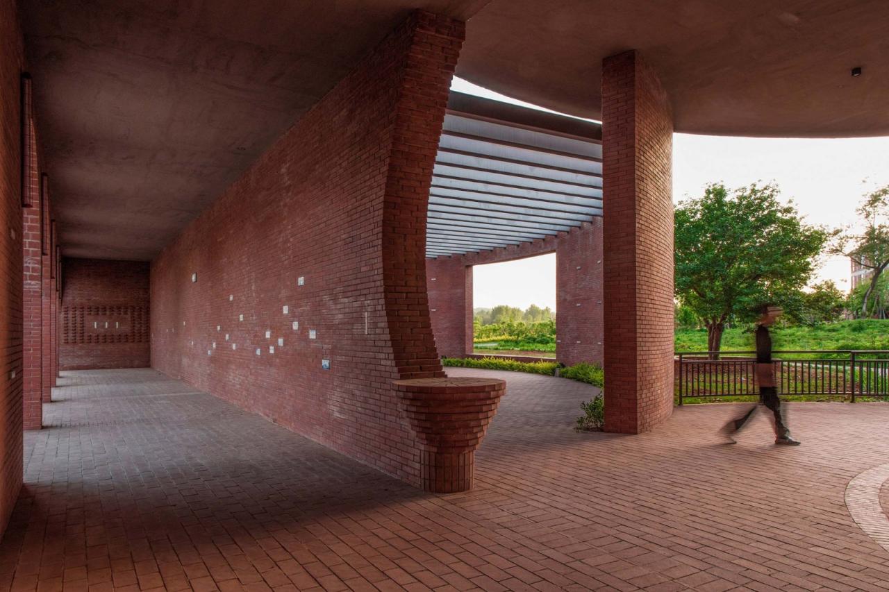 BIM建筑| 李子沟村红砖自然礼堂 / KEYWORKS + 礽建筑