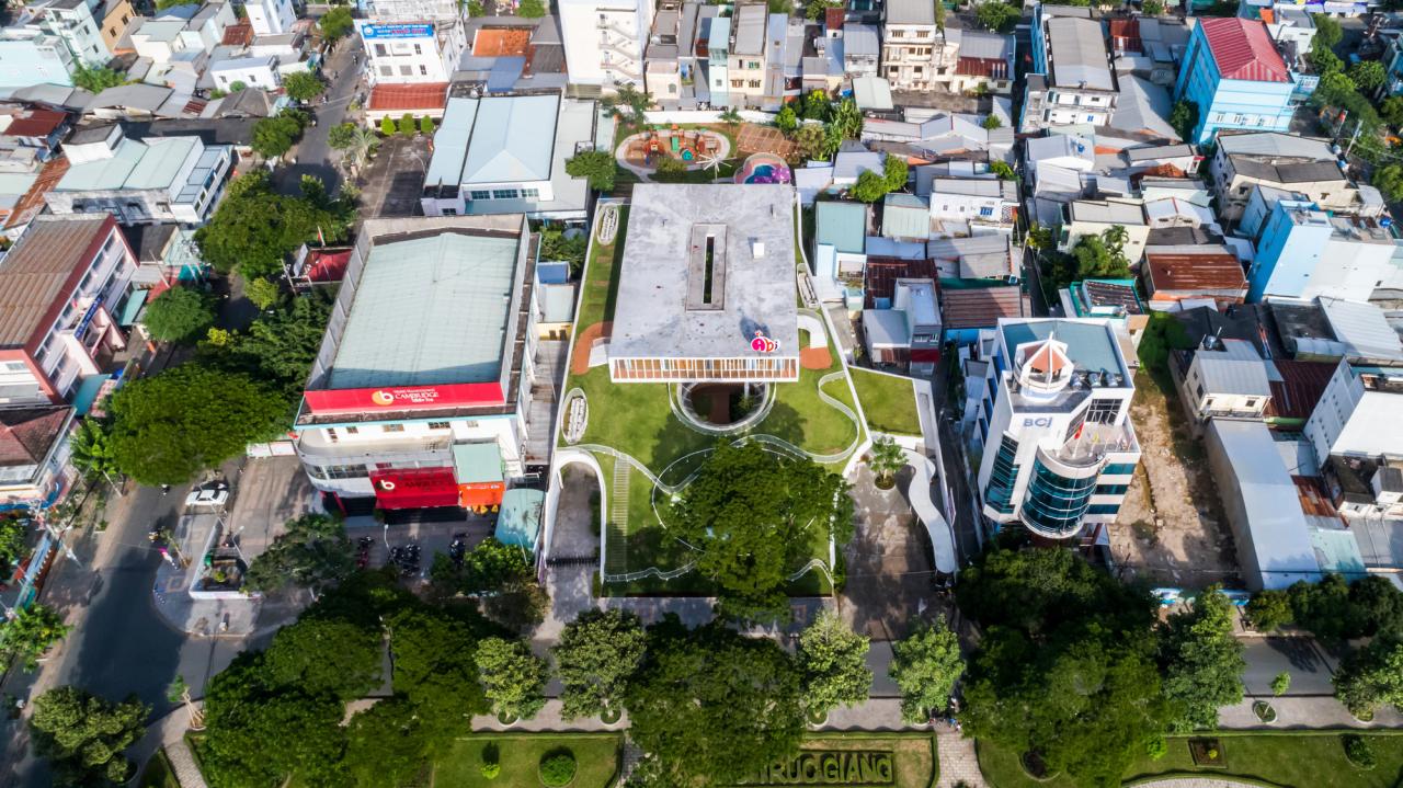 BIM建筑|山坡下的秘密基地：TTC Elite Ben Tre 幼儿园 / KIENTRUC O