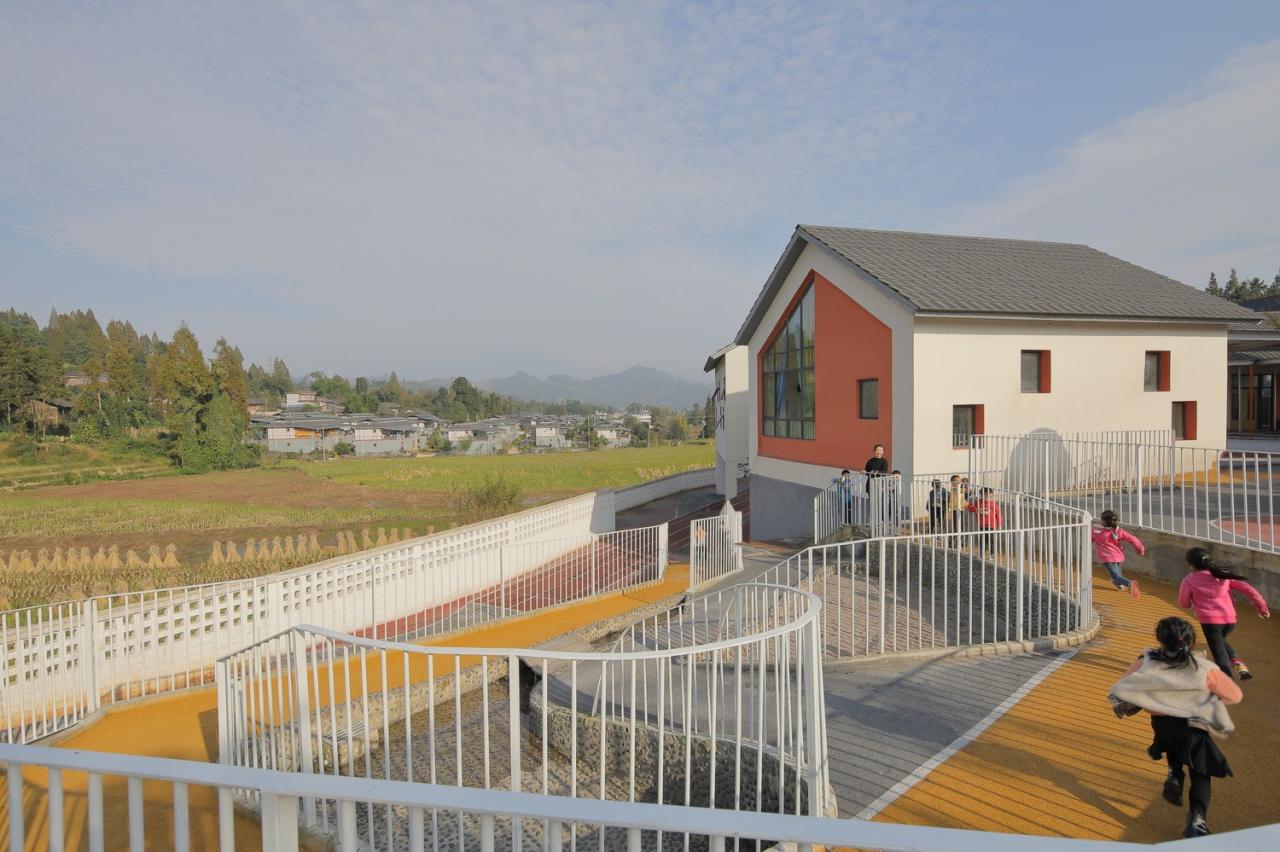 BIM建筑|大坪乡幼儿园 / 东意建筑